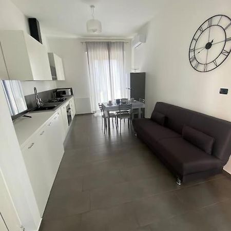 Nice House Luminoso Con Terrazzo Gallarate Exterior foto